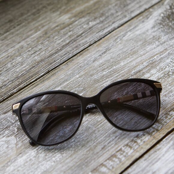 Burberry Cat Eye Sunglasses in Black | UV + Polarized Gradient Lenses - Picture 2 of 10